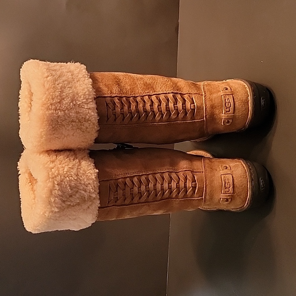 Ugg Karyn Cuff Sheepskin Boot, Tan, Euc. Size 8 - image 4